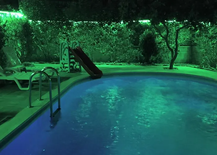 Arslan With Pool Vila *