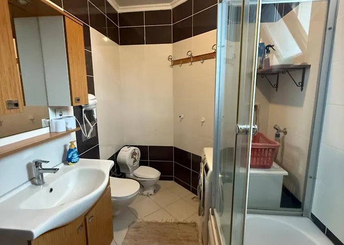 Willa Arslan With Pool